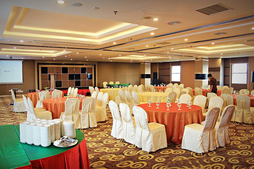 Biz Hotel Batam Nagoya Exterior foto